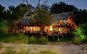 Rhino Post Safari Lodge